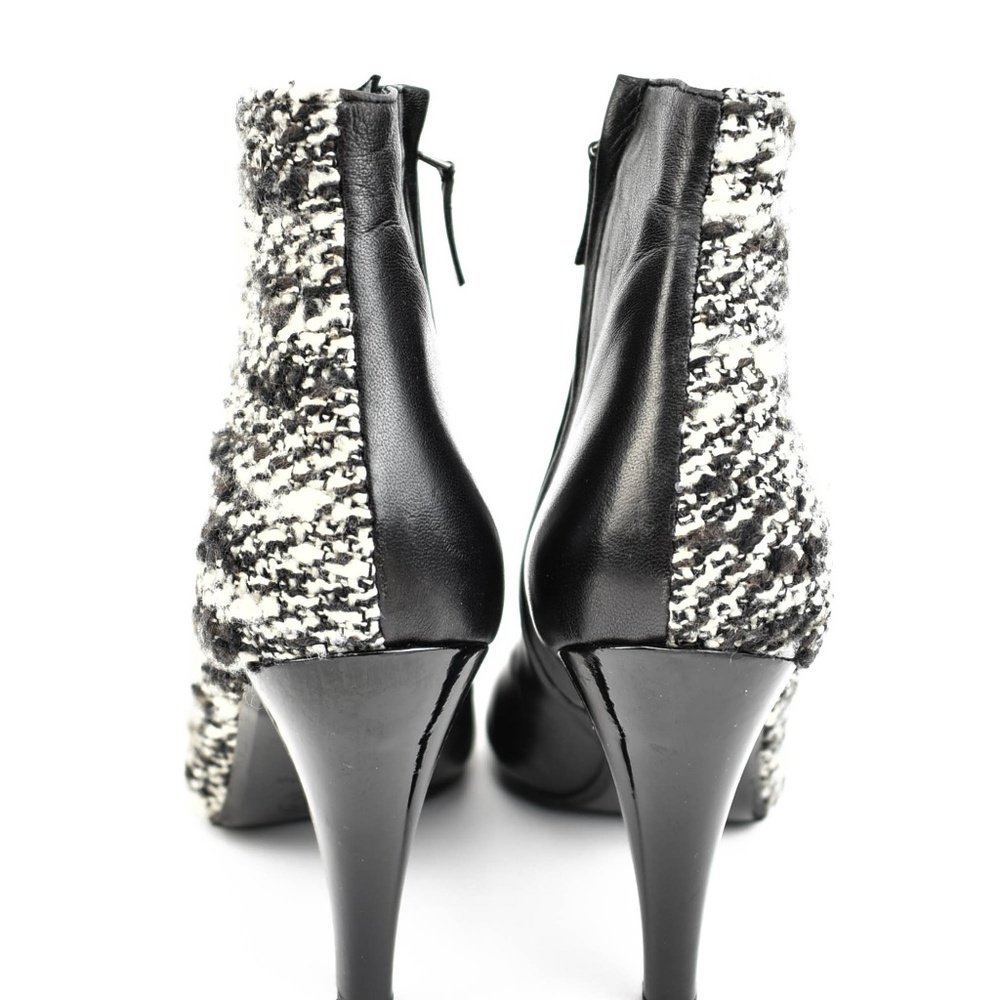 CHANEL "Runway" - Black Leather & CC Logo Boots - Picture 7 of 8